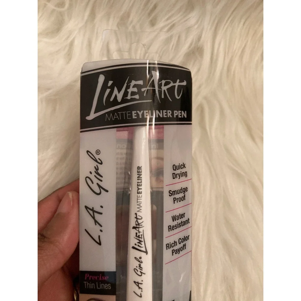 L.A. Girl Line Art Matte Eyeliner Pen Women OS Pure White New Waterproof GLE716